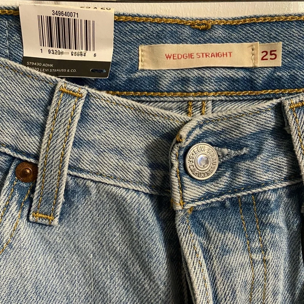 LEVI’S Wedgie Fit Straight Jeans - Picture 4 of 11